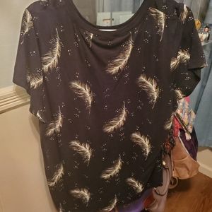 Torrid Feather Tshirt. Size 1x